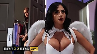 Srednje in zapeljive MILF: Ariella Ferrera in Isis Love v erotičnem videu