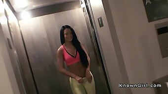 Ung Brunette Får Hardcore Pov Hotelværelse Sex