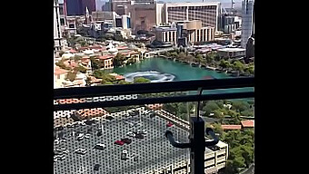 Amatérska mikina s kapucňou ukazuje svoje hlboké schopnosti v Las Vegas