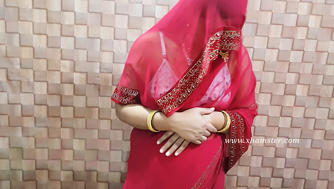 Bhabhi Desi memberikan blowjob kepada Devar dalam video panas ini