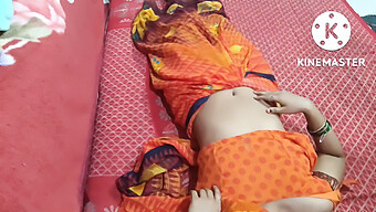 Gadis India Berpakaian Sari Merah Dijahili Sambil Tidur Dan Menelan Sperma