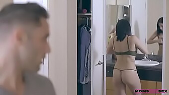 Pareja Cornuda: Esposa Se Cuela Con Un Chico Blanco