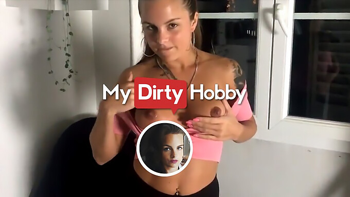 Kinky Arya La Roca's grote lul berijdt met haar nieuwe buurvrouw - MyDirtyHobby