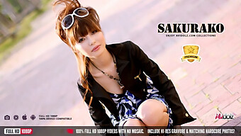 Sakurako เชี่ยวชาญในการดูดและถอด