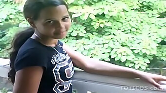 La Petite Adolescente Dominicaine Yoyo Monte Et Chevauche Une Grosse Bite Noire Dans Cette Vidéo Chaude