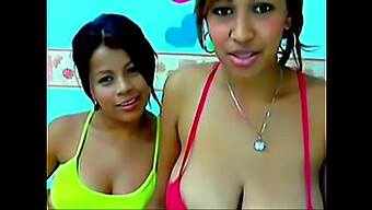 Dulce Y Ana, Dos Chicas Cam Brasileñas, Muestran Sus Curvas Y Atributos