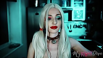 Genç (18+) Harley Quinn'In Cosplay Macerası