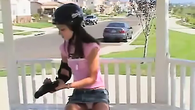 Teen skateboarder pleasures herself in public