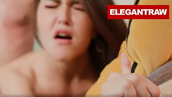 18+ مراهقة أوروبية تحصل على نائب الرئيس المفاجئ بعد الامتحان