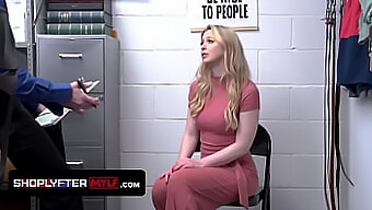 Sunny Lane, O Milf Voluptuoasă, Se Răsfăț Într-Un Joc De Rol Cu Un Ofițer De Securitate, Ceea Ce Duce La O Întâlnire Intensă Și Ejaculare