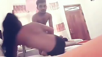 Un couple époustouflant se laisse aller à un sexe incroyable