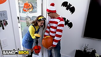 Bruno Dickemz šuká mladou Evelin Stone v dýni během Halloweenu