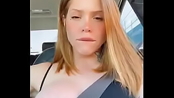 Conduciendo Con Una Teen Tetona En Un Sexy Vestido Rojo