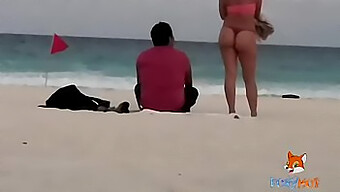 Mannen Worden Opgewonden Van Mijn Kont In Een String Op Het Strand, Twee Komen Dichterbij En Raken Me Aan (Hd-Video Op Mijn Premium Site)