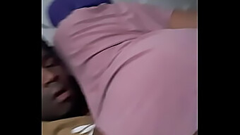 A Beleza Negra Kyttkatt Cavalga Em Um Vídeo Pornô Amador