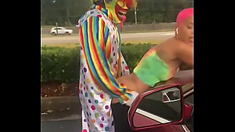 Gibby De Clown En Jasamine Banks Hebben Openbare Seks In Een Buitenomgeving